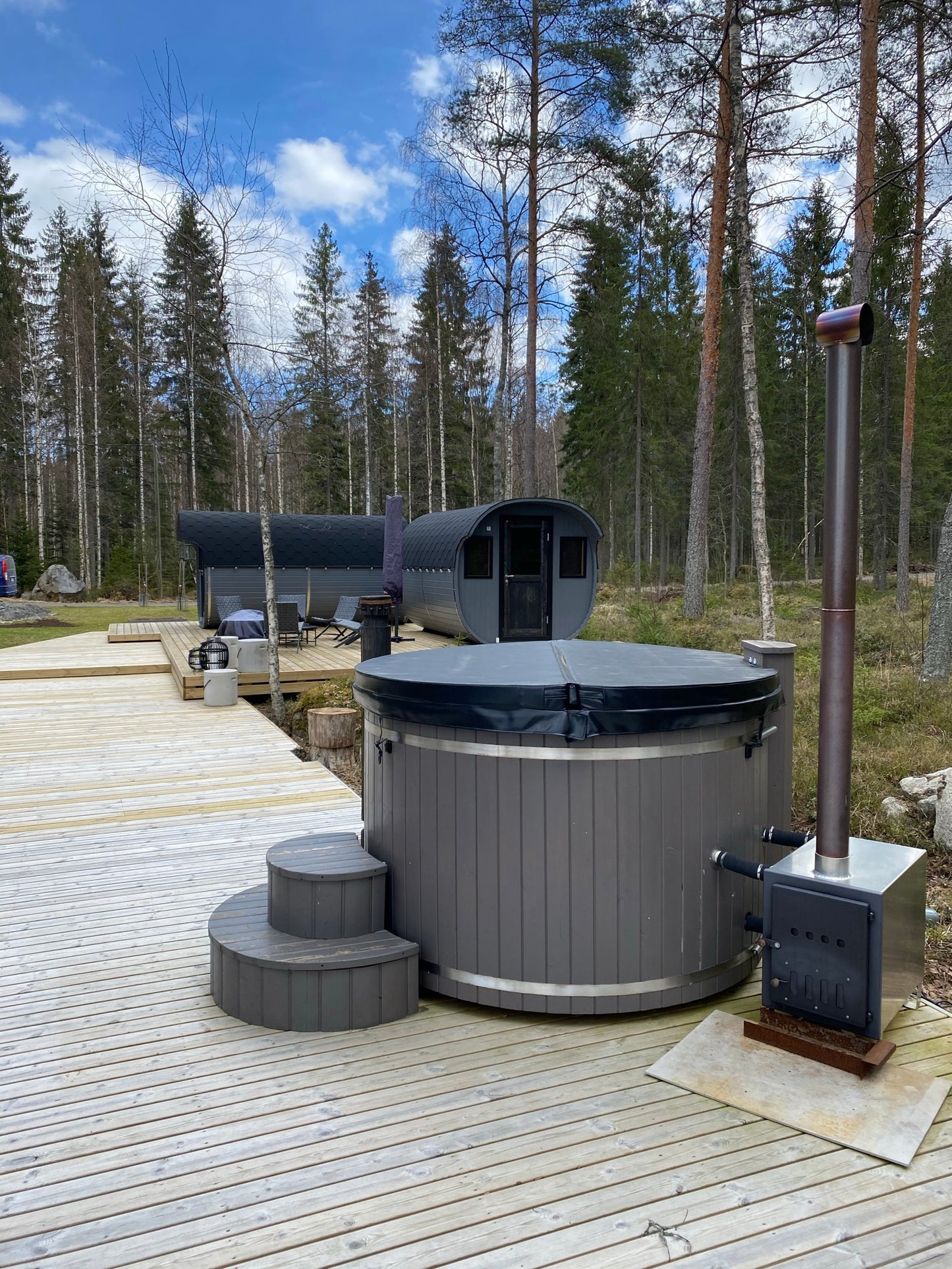 KYLPYTYNNYRI ulkokamiinalla